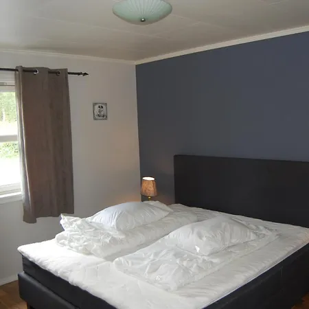 Nede Ved Sjoen Inntil 6 Pers Vestnes