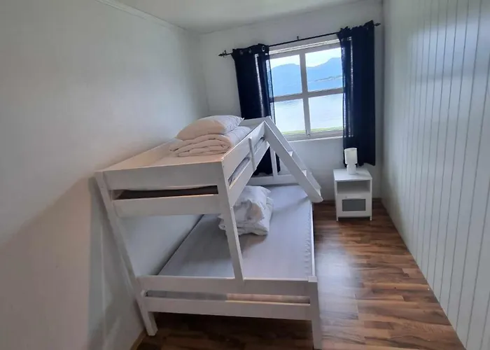 Nede Ved Sjoen Inntil 6 Pers Nyaraló Vestnes