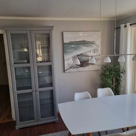 Nede Ved Sjoen Inntil 6 Pers Vestnes