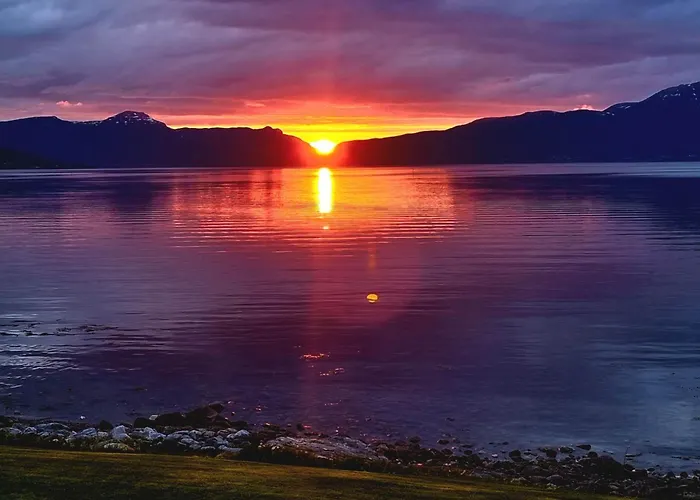 Nede Ved Sjoen Inntil 6 Pers Vestnes